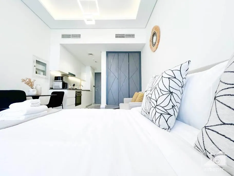 Apartment Luxurious Studio & Balcony At Samana Golf Avenue Dubai