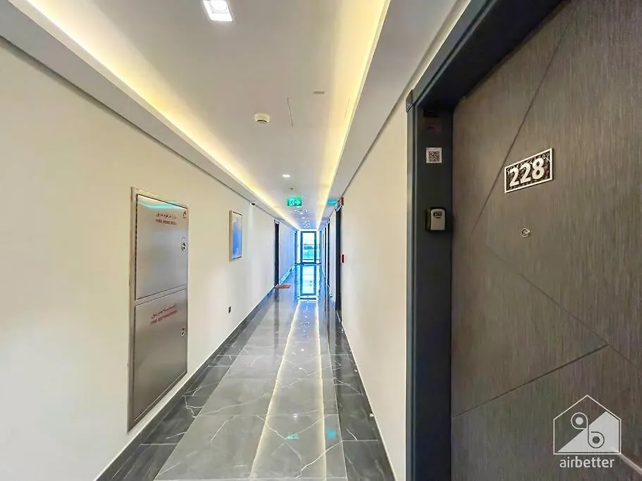 Luxurious Studio & Balcony At Samana Golf Avenue Dubai 0*,