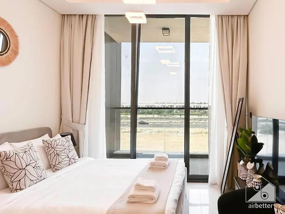 Luxurious Studio & Balcony At Samana Golf Avenue Dubai