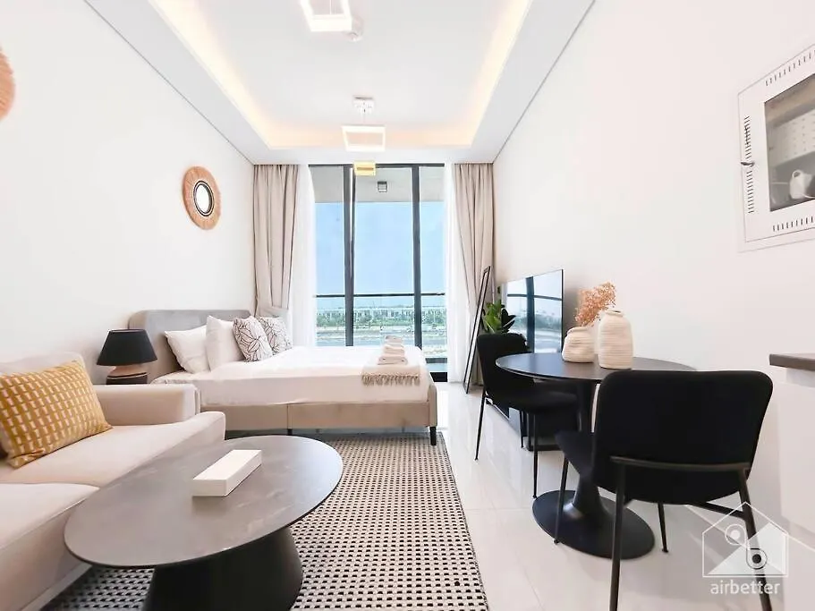 Luxurious Studio & Balcony At Samana Golf Avenue Dubai