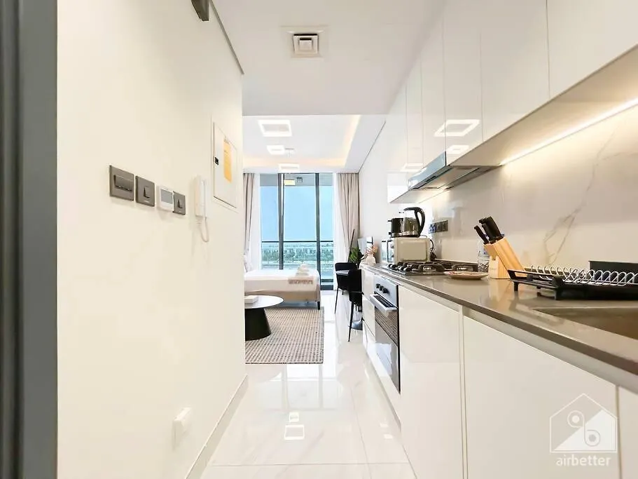 Luxurious Studio & Balcony At Samana Golf Avenue Dubai
